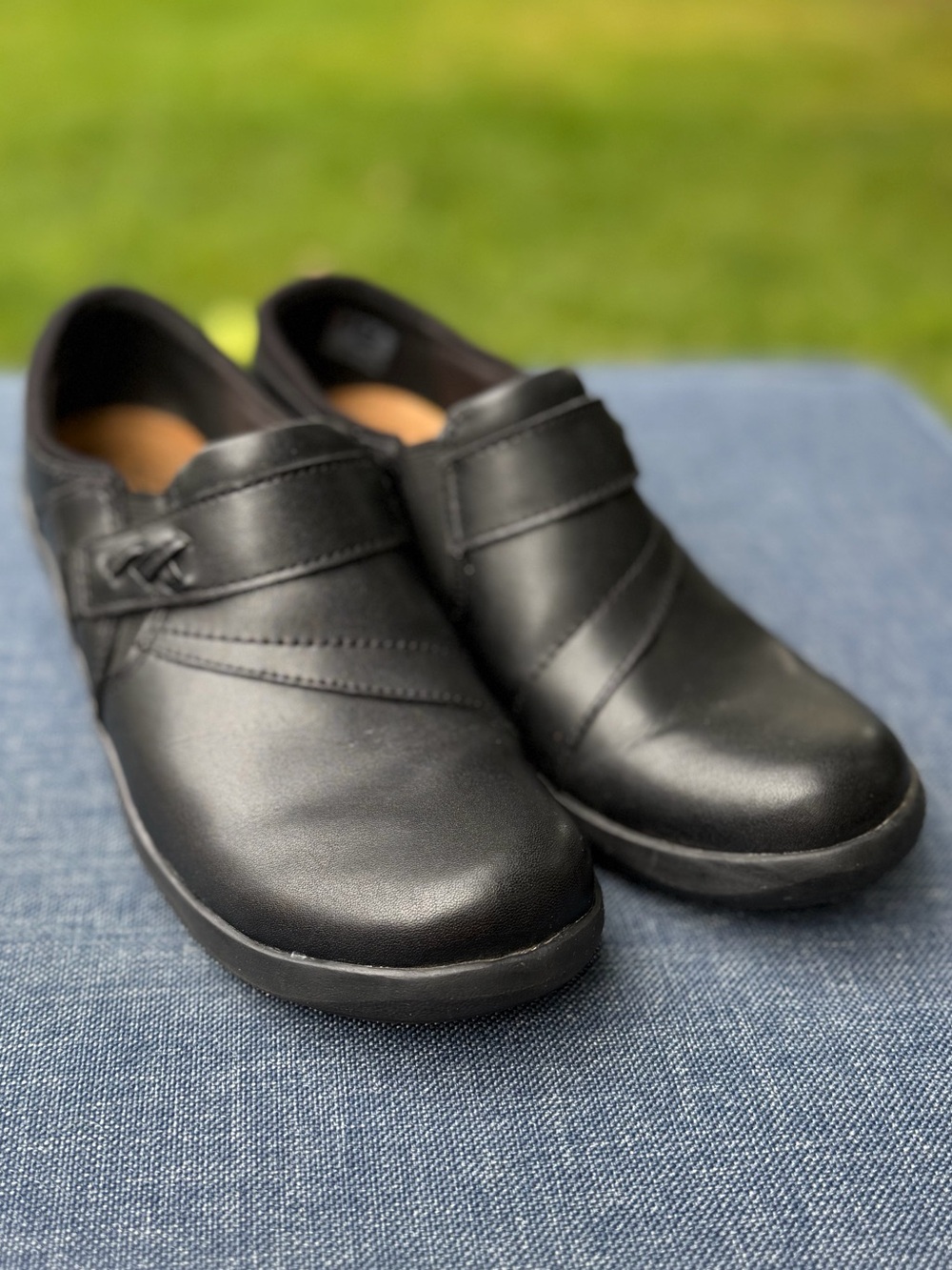 Clarks Women's Black Slip-On Comfort Flats- 7.5- rubber bottom prevent slipping